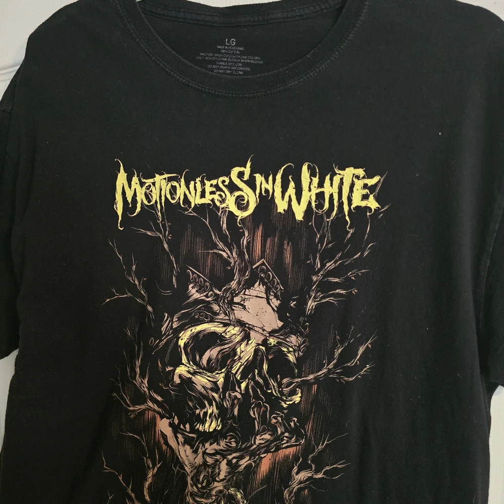 Motionless In White Band T-Shirt - Picture 2 of 2